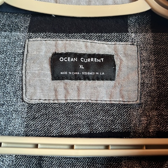 Men’s Casual Button Up Shirt - Picture 2 of 2